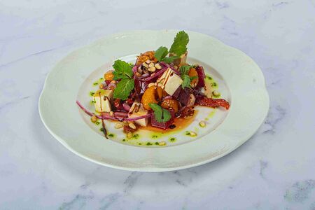 Салат из печеной свеклы с тофу