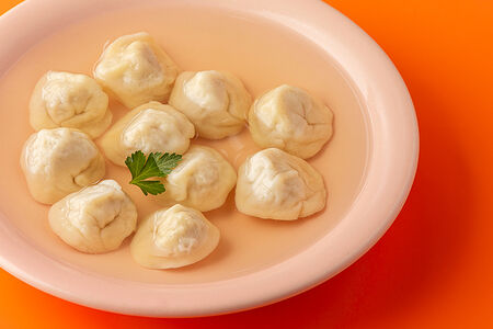 Пельмешки из индейки в курином бульоне