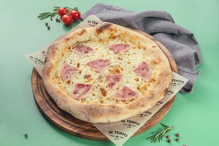 Пицца с ветчиной и сливками 