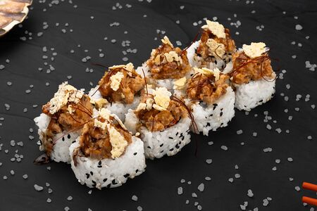 С угрём, паприкой и чипсами из пармезана