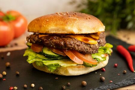 Гамбургер с говяжьей котлетой