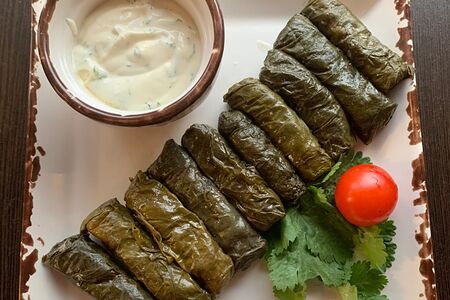 Долма из виноградных листьев