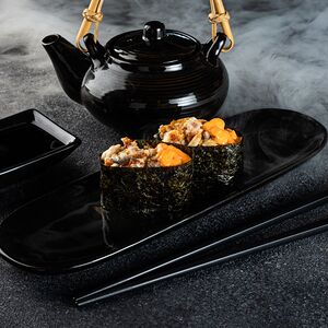 Гункан с угрём в спайси