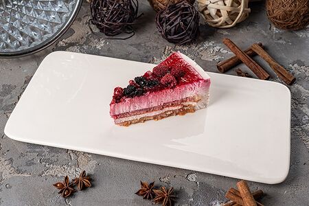 Торт Мусс Йогуртовый с лесными ягодами