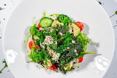 Салат с авокадо