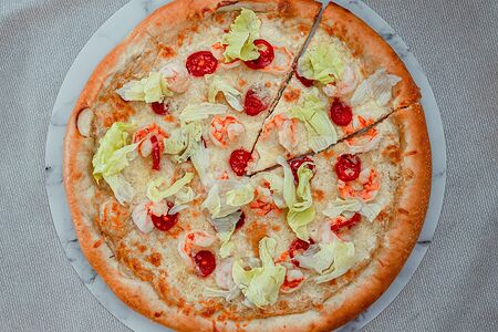 Пицца с креветками