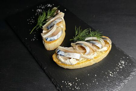 Брускетта со скумбрией