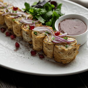 Куриный кебаб в лаваше с сыром и дзадзыки