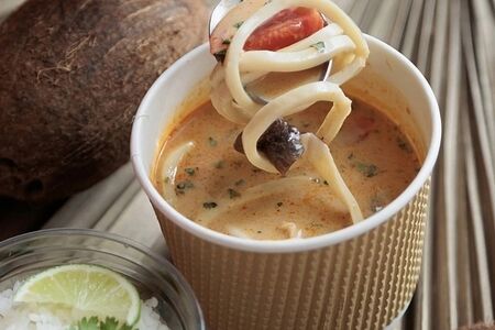 Том ям с морепродуктами