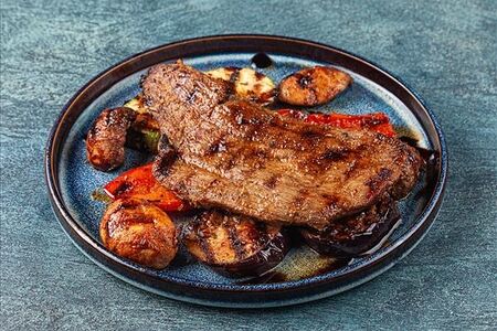 Телятина с овощами