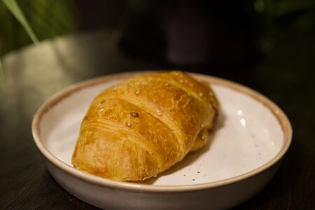 Круассан с ветчиной и сыром