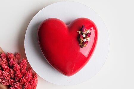 Муссовый торт Сердце с чайной розой Малина-личи