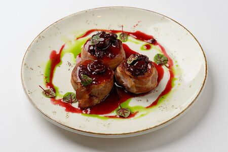 Медальоны из свинины