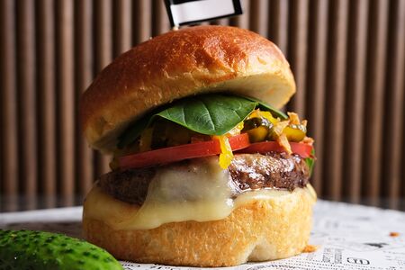 Чизбургер с релишем