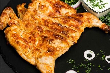 Цыпленок корнишон на углях