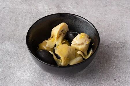 Сет: оливки, маслины, артишоки