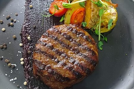 Бифштекс из мраморной говядины на гриле