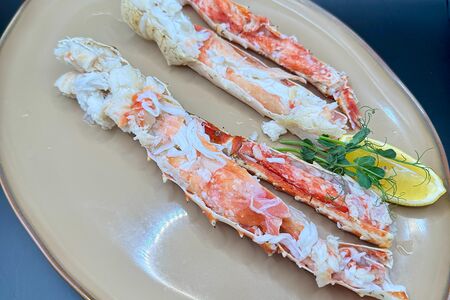 Фаланги камчатского краба в сливочном соусе