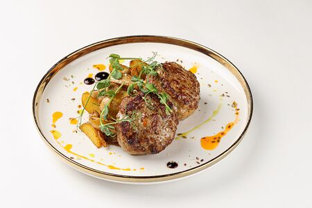 Котлеты из говядины с сыром и картофелем по-домашнему