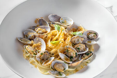 Спагетти с вонголе и боттаргой