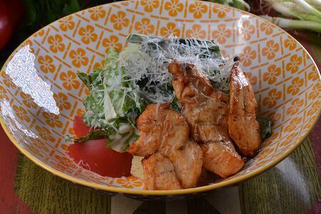 Салат Цезарь с курицей