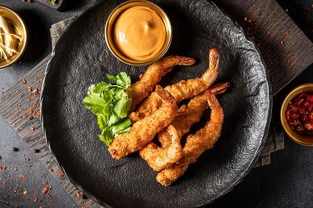 Креветки темпура с соусом спайси 