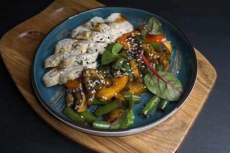 Куриная грудка с овощным гарниром Как не в себя