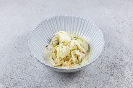 Фьюжн пельмени с лососем, палтусом и соусом из чилийских мидий