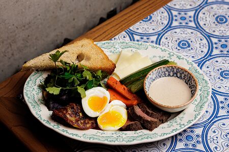 Большой завтрак с ростбифом и драниками