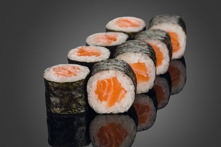 Ролл с лососем 