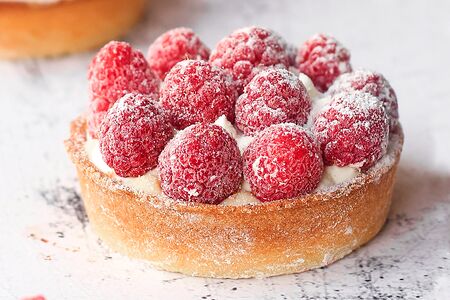 Малиновая тарталетка