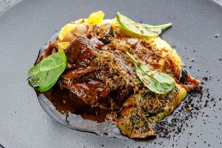 Телячьи щеки с трюфельным пюре