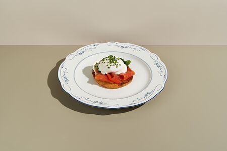 Драник с лососем и яйцом пашот