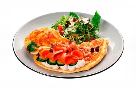 Омлет со слабосоленой неркой