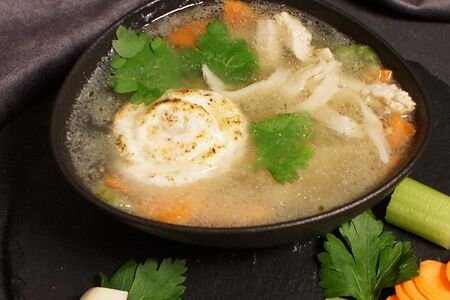 Куриный суп с лапшой