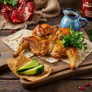 Цыплёнок табака с соусом сацебели