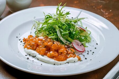 Тартар из лосося с гуакамоле из авокадо