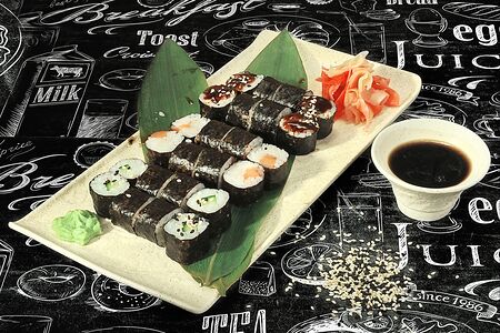 Мини ролл с лососем