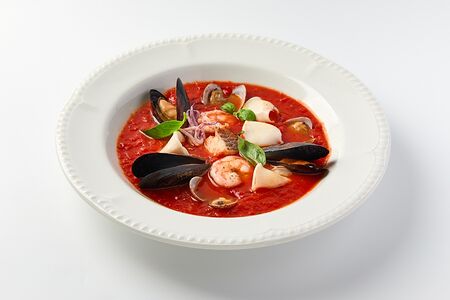 Томатный суп с морепродуктами