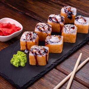 Ролл жареный с курицей и сливочным сыром