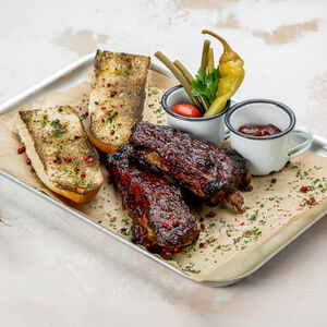 Свиные ребра в фирменном барбекю