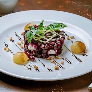 Флорентийский салат из печеной свеклы