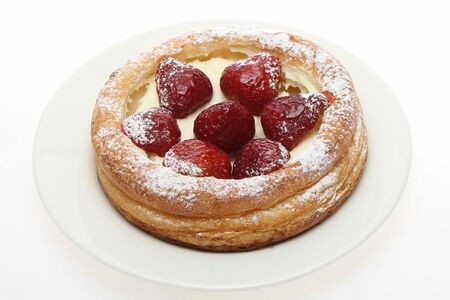 Бриошь с клубникой