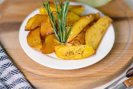 Картофель с розмарином