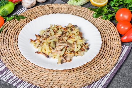Картофель жареный с грибами