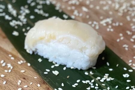 Суши с гребешком