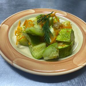 Кабачки, тушенные с овощами