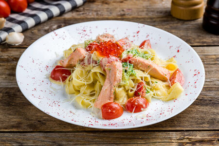 Феттуччине с лососем