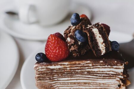 Шоколадный блинный торт