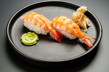 Суши с креветкой